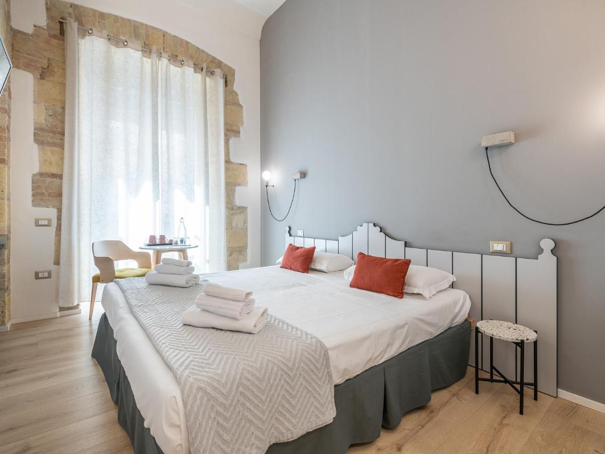 Orma Design Rooms - Historic Centre Кальярі Екстер'єр фото
