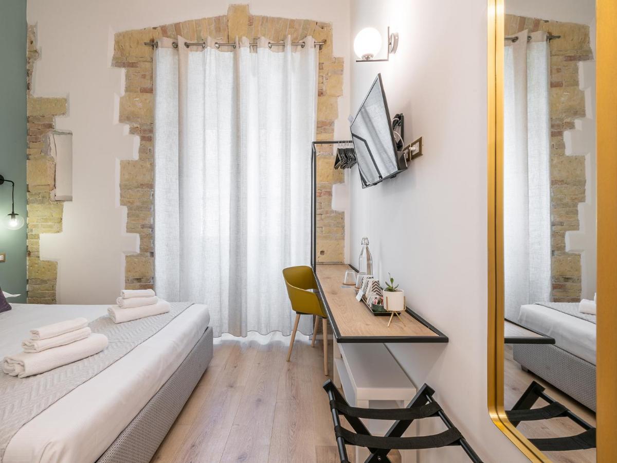 Orma Design Rooms - Historic Centre Кальярі Екстер'єр фото