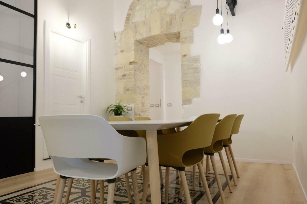 Orma Design Rooms - Historic Centre Кальярі Екстер'єр фото