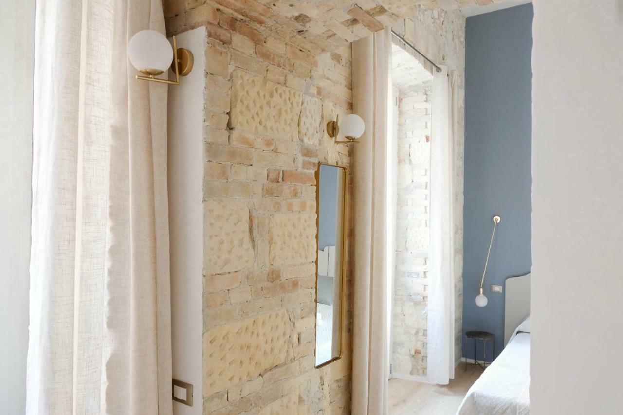Orma Design Rooms - Historic Centre Кальярі Екстер'єр фото